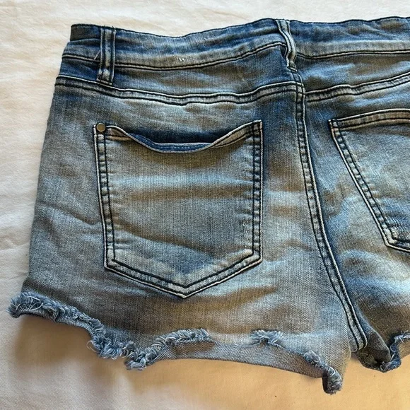 Design Lab Distressed Denim Jean Shorts - Picture 9 of 9